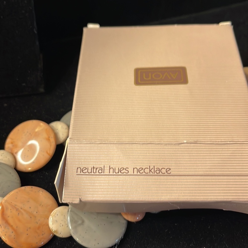 Avon-1990- Vintage - Neutral Hues Necklace - Picture 5 of 6